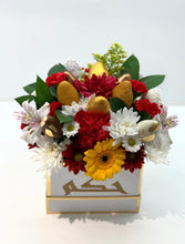 Load image into Gallery viewer, Flora Berry Bouquet
