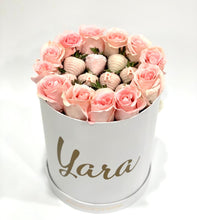 Charger l'image dans la galerie, Luxurious Round Roses and Berries
