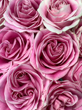 Charger l&#39;image dans la galerie, Medium Luxury Fresh Blooms
